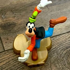GOOFY DISNEY 50th HAPPIEST CELEBRATION ON EARTH FIGURINE & STAND